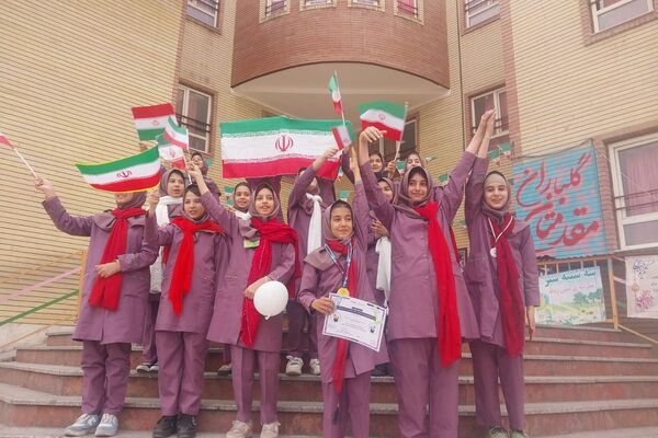 مدارس اسلامشهر یکصدا در جشن انقلاب 