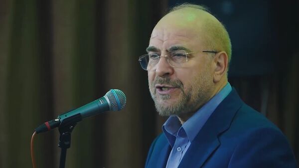حضور رئیس مجلس شورای اسلامی در بین نوجوانان معتکف