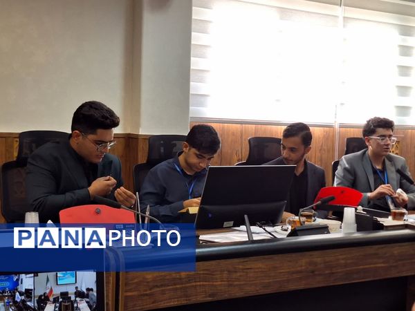  حضور پررنگ دانش‌آموزان شیرازی در پارلمان نوجوانان کشور