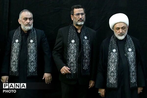 مراسم یادبود شهدای خانواده رهبر شهید در حرم حضرت عبدالعظیم حسنی علیه السلام 