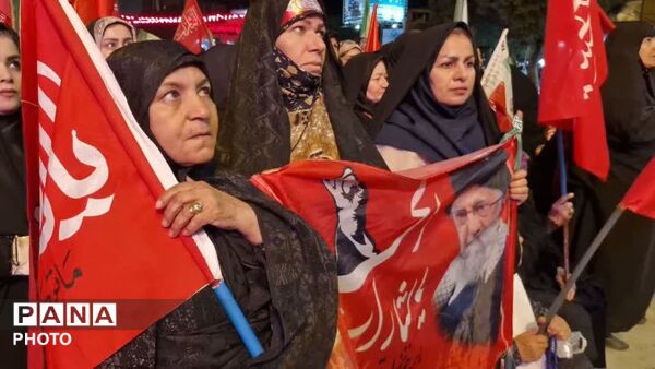 موج ۱۷۲ اجتماع شبانه مردم دلفان با تجلیل از ۲۲ خانواده آزاده