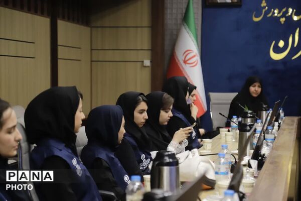 نشست صمیمانه مدیرکل آموزش و پرورش شهر تهران با دانش‌آموز خبرنگاران منتخب پانا به مناسبت روز خبرنگار
