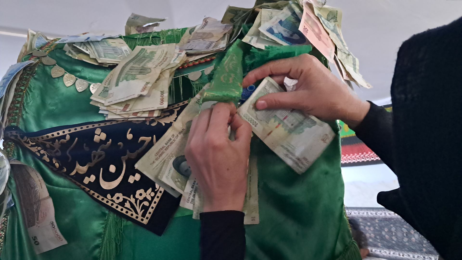 قرائت زیارت عاشورا و عزاداری در چهارمین روز محرم در مسجد امام رضا(ع)نظرآباد