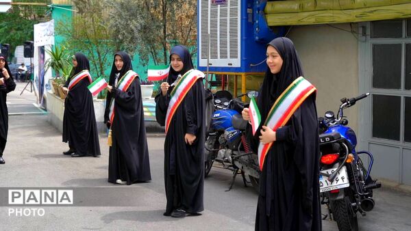 آیین گلباران محل شهادت شهید مرتضی مطهری با حضور مجید پارسا در منطقه ۱۲