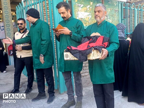 حماسه‌ حضور در شهرکرد؛ از صفوفِ نماز تا غرفه‌هایِ خدمت