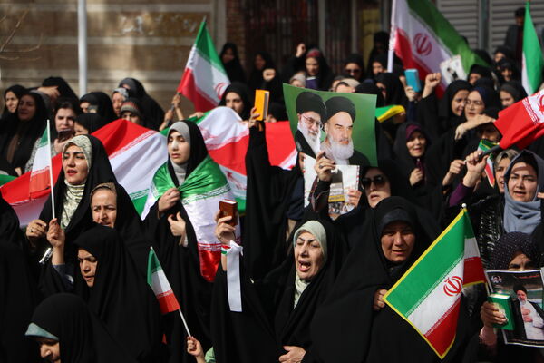 به عشق رهبرم، برای ایران