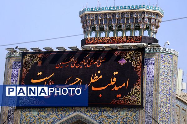 حرم مطهر رضوی غرق در ماتم اباعبدالله الحسین(ع)