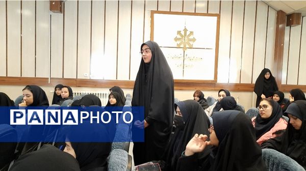 اولین نشست روسای تشکل‌های دانش‌آموزی مدارس سمپاد استان در دبیرستان فرزانگان ۲دوره دوم ناحیه۷ مشهد 