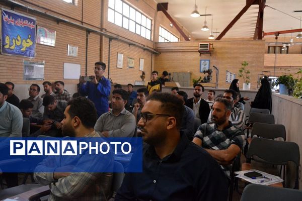 برگزاری کارگاه آموزشی آشنایی با سیستم موتور و سیستم سوخت‌رسانی خودرو در بهارستان 2