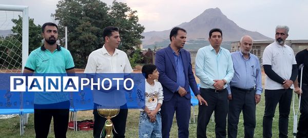 تیم دهیاری چم چنگ قهرمان مسابقات مینی فوتبال جام آزاد شهرستان سامان شد