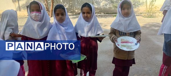 صبحانه نمادین دانش‌آموزان دبستان مولوی فین