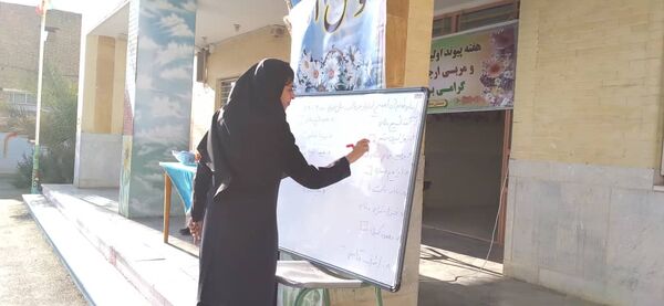 انتخابات انجمن اولیا و مربیان در دبستان دخترانه شهدا سامان 