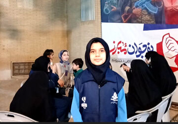 نوجوانان مبارز در مسیر انقلاب