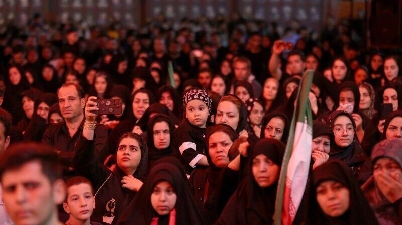 نخستین شب مراسم عزاداری محرم در جوار محل عروج ملکوتی قائد شهید انقلاب