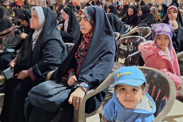 «ضیافت نور» دیدار رمضانی جمعی از بانوان شیراز ، با نماینده ولی فقیه در فارس