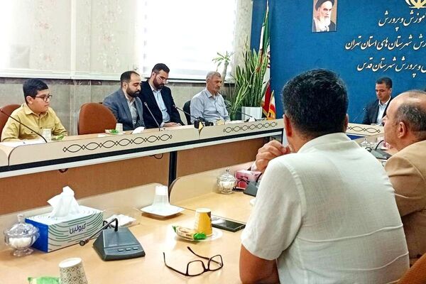 تجلیل از فرهنگیان و دانش آموزان فعال حوزه  نماز در شهرستان قدس