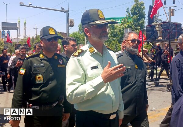  برافراشته شدن پرچم های «یالثارات‌الحسین» بر دوش عزاداران حسینی کامیاران