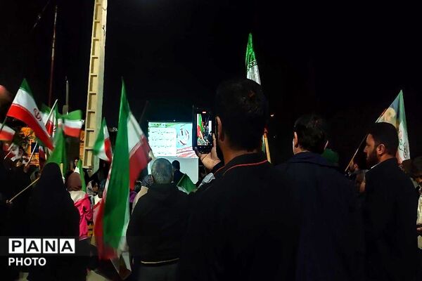 سنگر ما خیابان است 