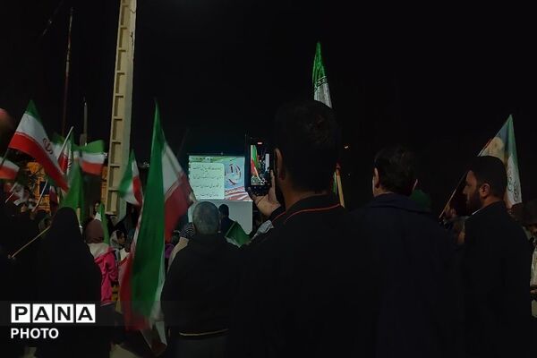 سنگر ما خیابان است 