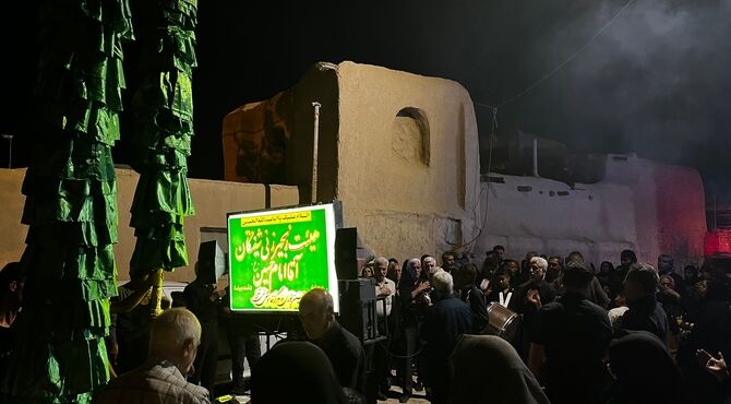 بستن عَلَم در خانه قدیمی دشت بیضا