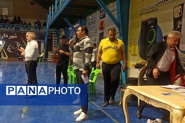 رقابت حساس لیگ دسته اول والیبال کشور در ورامین