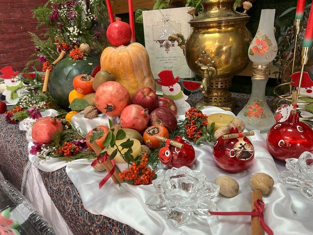 جشن یلدای دانش‌آموزی در دبیرستان تیمسار فلاحی ناحیه یک کرج 