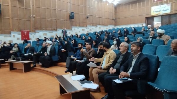 نشست تخصصی کارگروه‌های برنامه فراگیر پرورشی در البرز