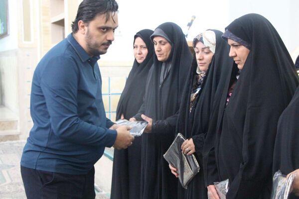 طنین دعای عرفه در پارک کوهستان یزد