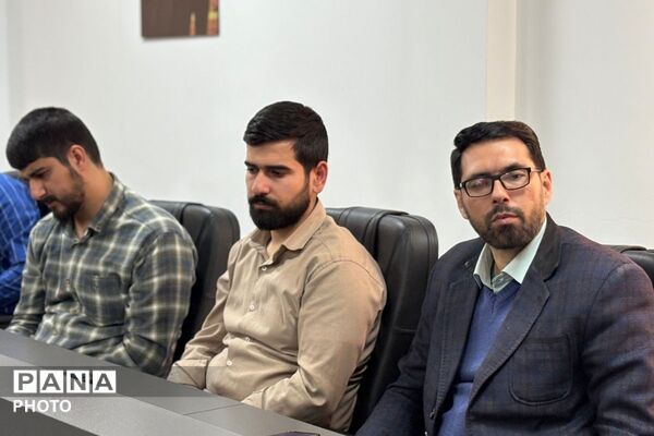 نشست صمیمی سرگروه‌ها به مناسبت هفته امور تربیتی