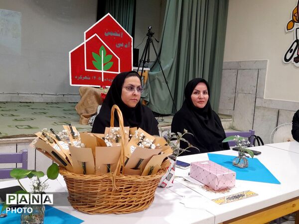 نشست انجمن شاعران نوجوان در مرکز شماره سه شهرکرد
