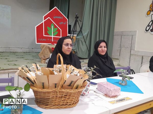 نشست انجمن شاعران نوجوان در مرکز شماره سه شهرکرد