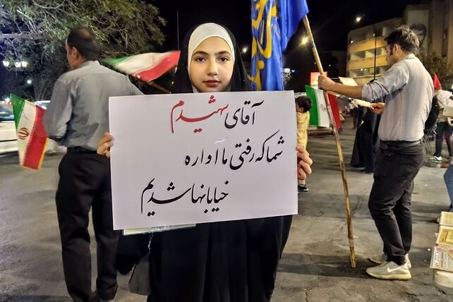 مردم با اتحاد در دفاع ازوطن در مقابل زورگویی و تهدید پای کار هستند 