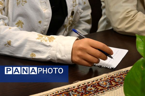 برای اولین‌بار برگزاری کافه ۵۷ در دبیرستان‌ نمونه دولتی ولایت بهارستان‌دو