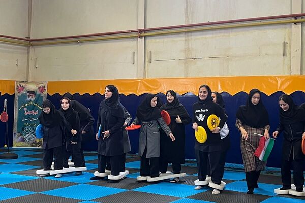 المپیاد ورزشی درون مدرسه‌ای به مناسبت دهه فجر در دبیرستان طریقت جوادآباد