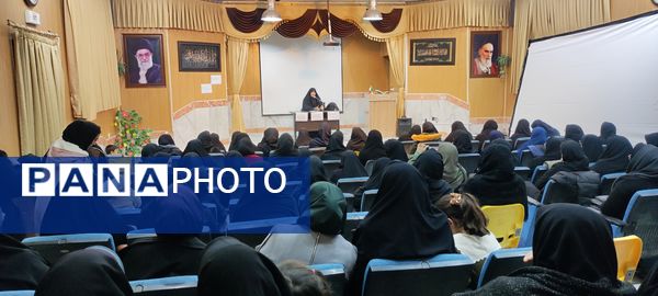 اولین کارگاه شناخت و تکنیک‌های ارتباط با نوجوانان در شیروان