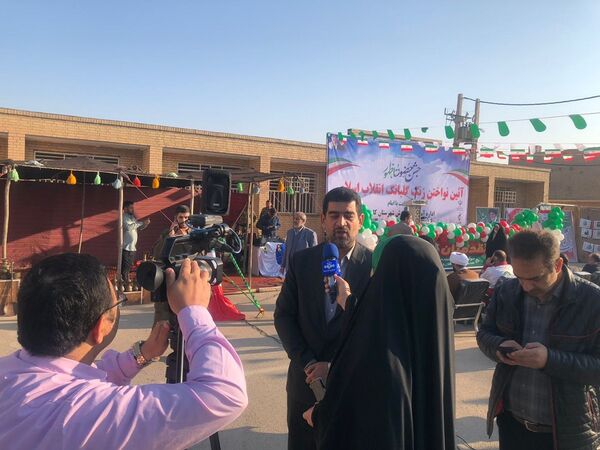 نواخته شدن زنگ گلبانگ انقلاب اسلامی در دبیرستان خوروش2 کارون