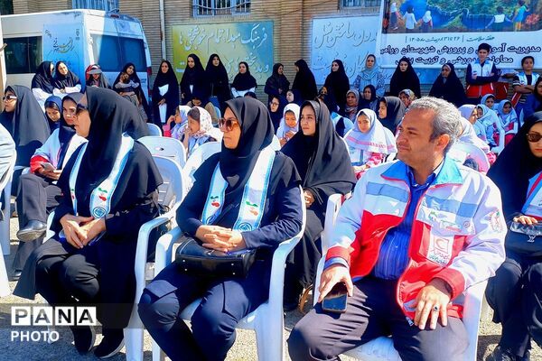 هفته سلامت در ورامین: جشنی برای سلامتی با حضور دانش‌آموزان، فرهنگیان و هلال احمر