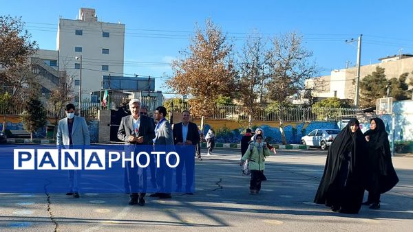 آیین نواختن زنگ استکبار ستیزی در دبستان صدف ناحیه ۶