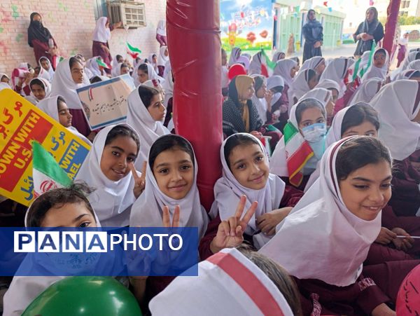 حماسه ۱۳ آبان در دبستان شهید تنیده 