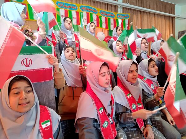 برنامه های فجر انقلاب در آموزشگاه بنیاد۱۵ خرداد ابرکوه