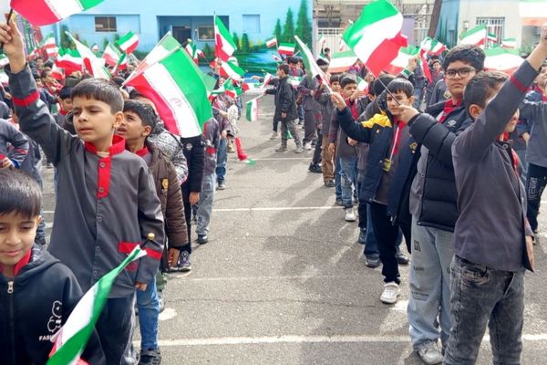جشن پیروزی انقلاب اسلامی در مدارس رباط‌کریم