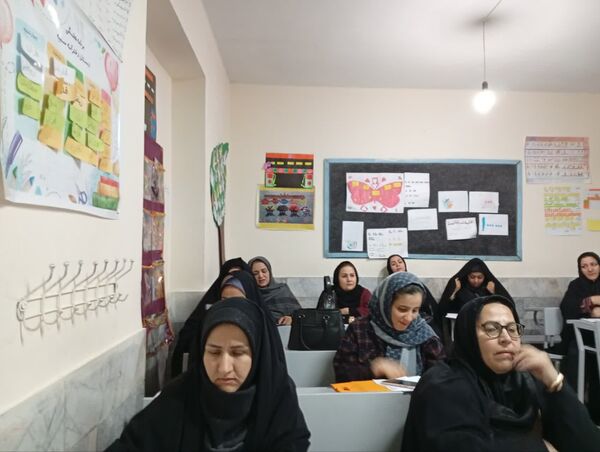 دومین جلسه انجمن اولیا در دبستان سمیه کاشمر