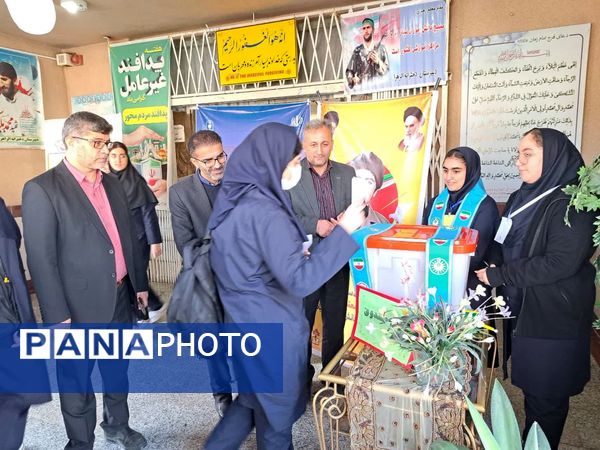 دبیرستان الزهرا قائمشهر پایگاه استانی انتخابات شورای دانش‌آموزی