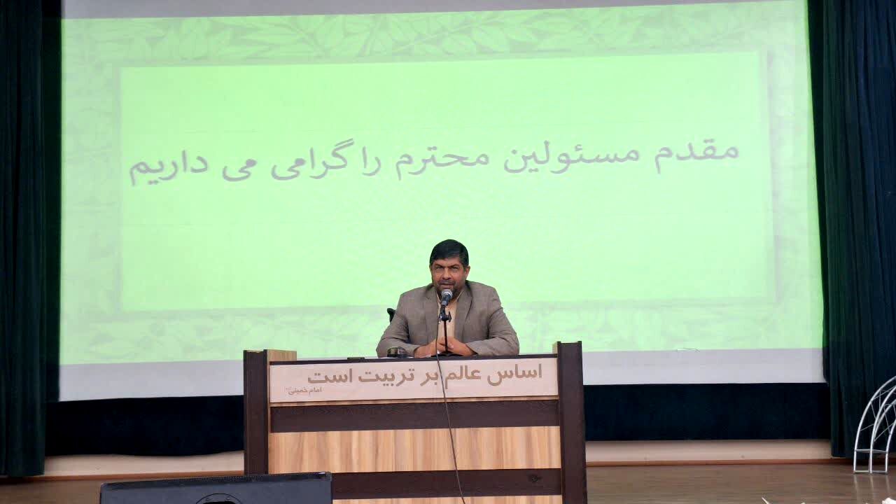 عنصر قانون، اجزای آموزش‌وپرورش را به هم پیوند می‌دهد