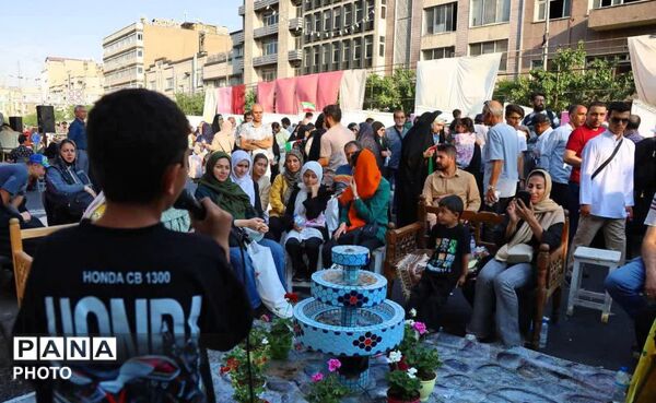  محفل شاعران آیینی در غرفه فرهنگسرای خاوران در مهمانی ۱۰ کیلومتری غدیر