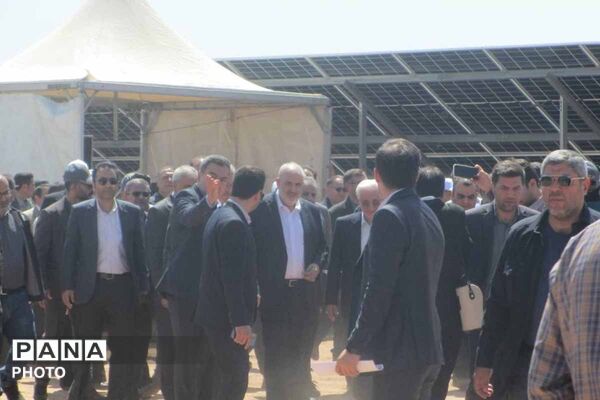 افتتاح نیروگاه خورشیدی ۷۲ مگاواتی قاسم خان اسفراین با حضور وزیر نیرو