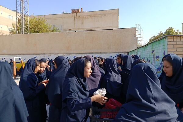 بازارچه غذا و صنایع دستی دانش آموزان دبیرستان صدیقه کبری 