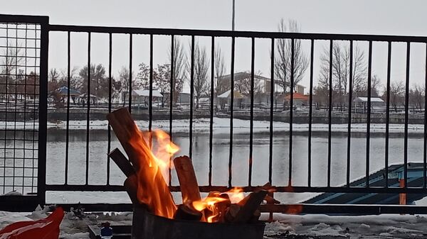 گرداب بن زیر چتر سپید برف