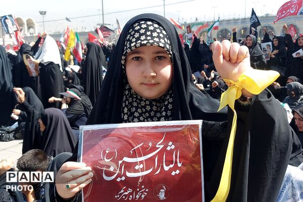 با مشت گره کرده برخاستیم....
