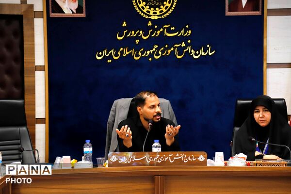 نشست هم‌اندیشی مسئولان دانش‌آموزی تهران با محور آموزش مربیان و مدیریت مصرف انرژی